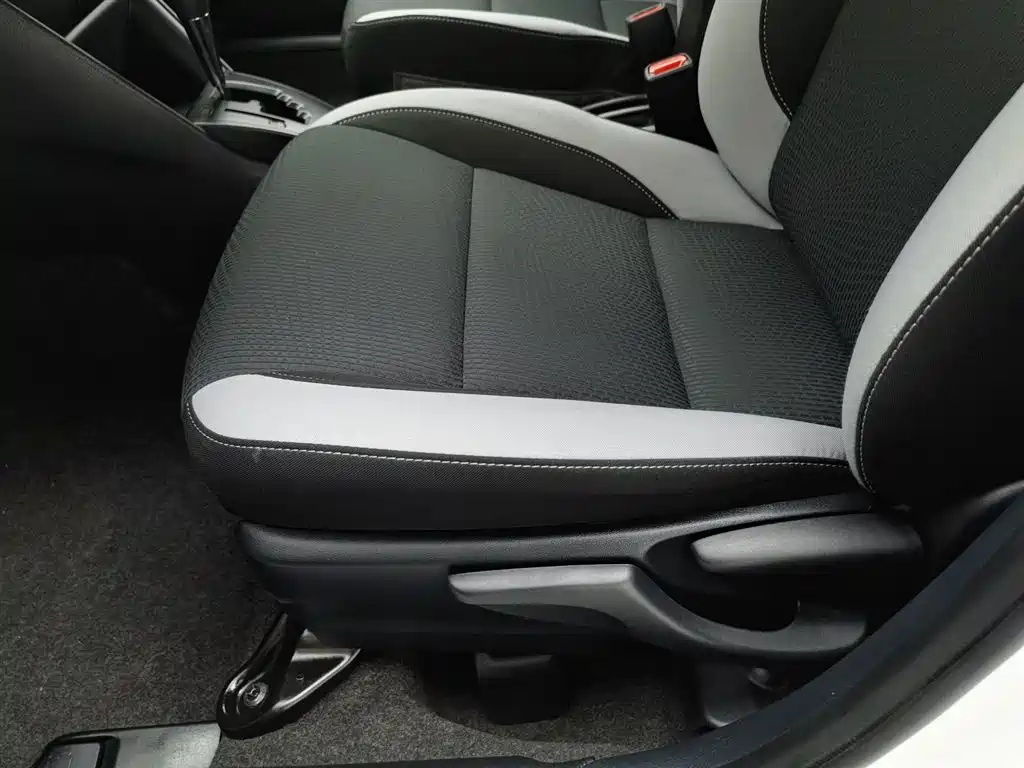 Toyota Yaris L 2020 — фото 20