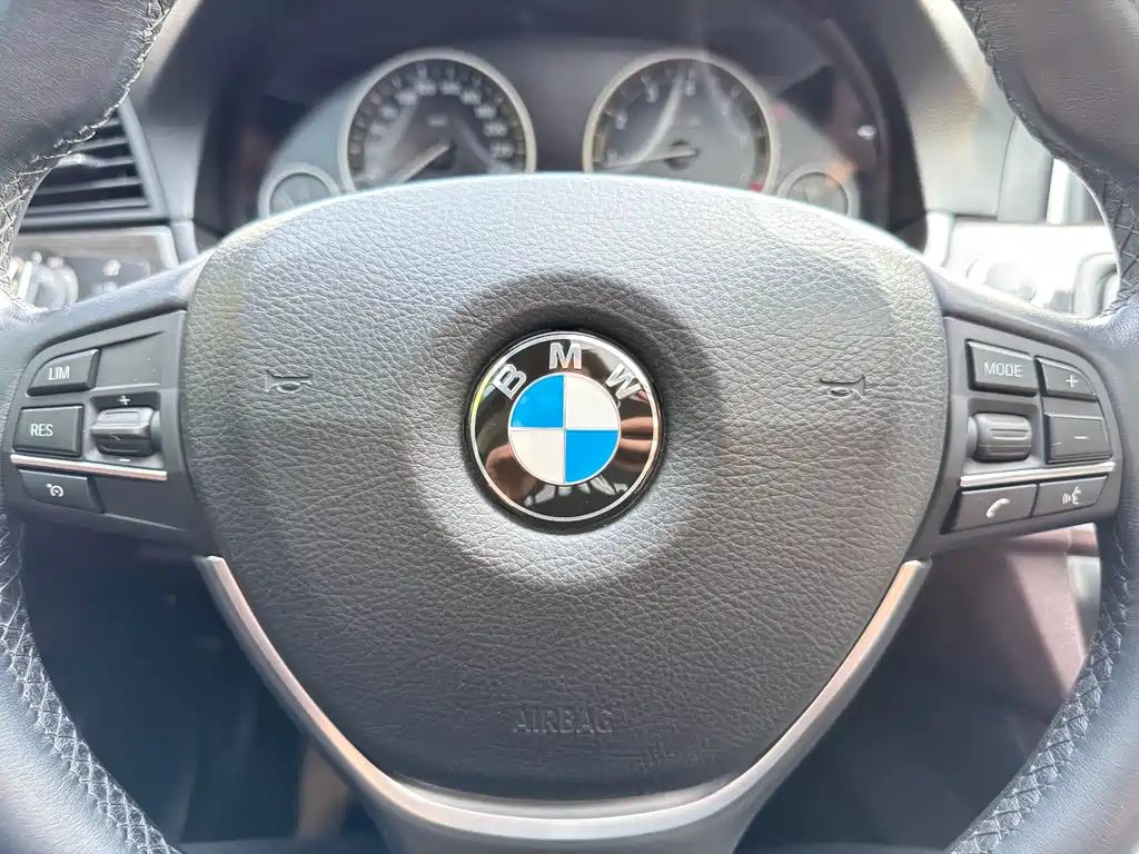 BMW 5 Series 2016 — фото 14