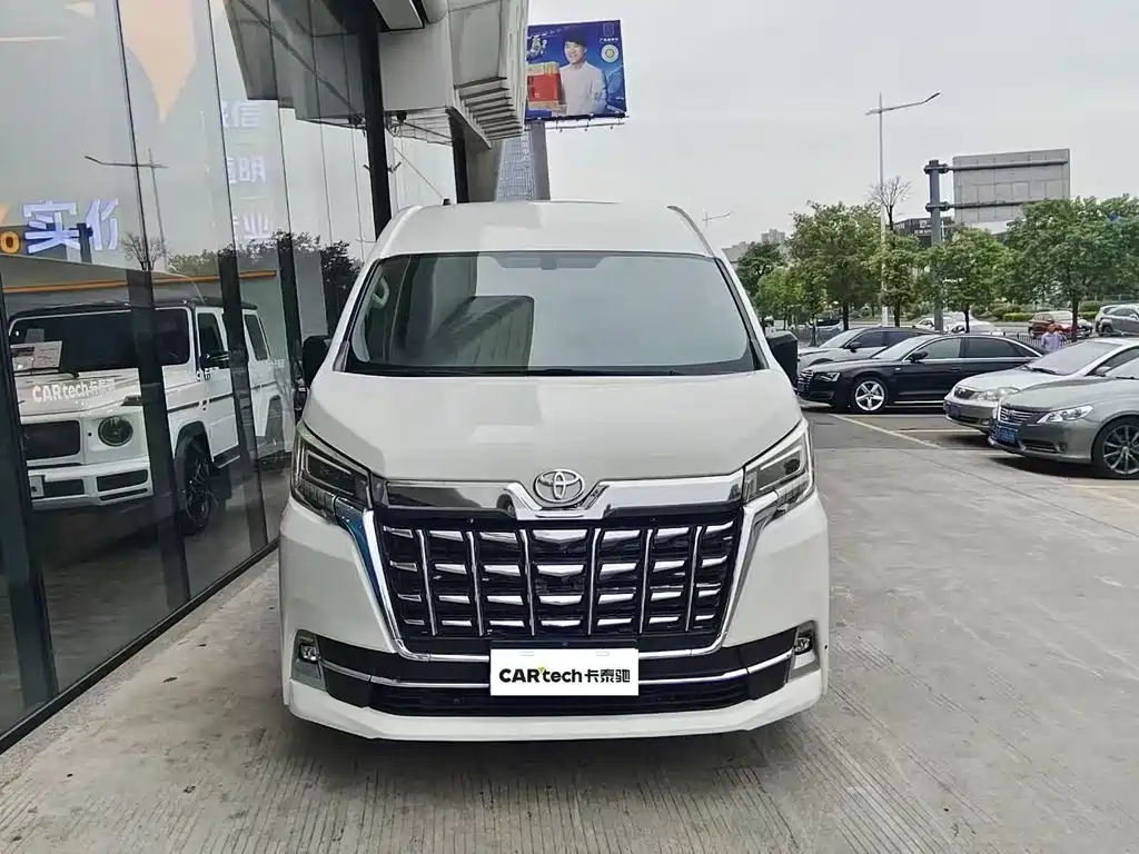 Toyota Hiace 2023 — фото 2