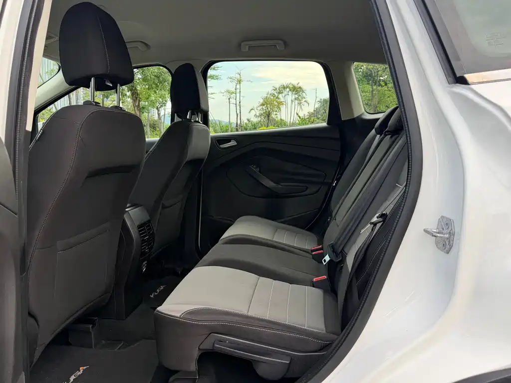 Ford Kuga 2016 — фото 11