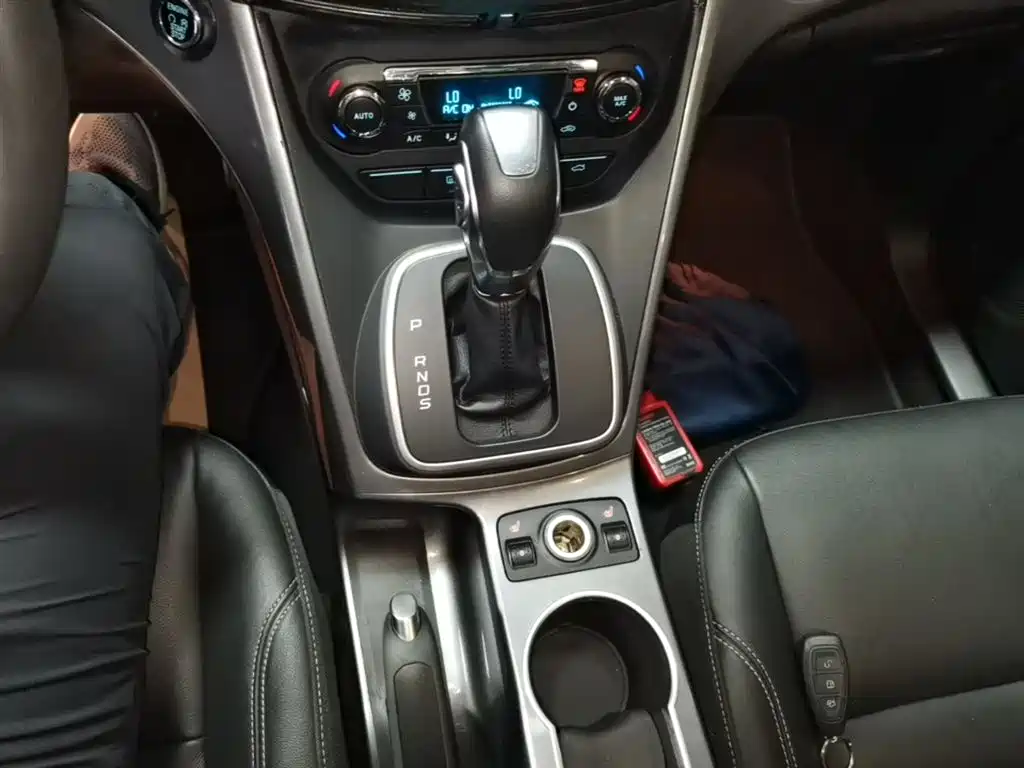 Ford Kuga 2015 — фото 14