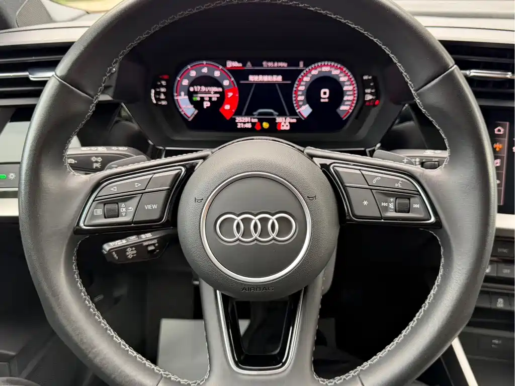 Audi A3 2023 — фото 23
