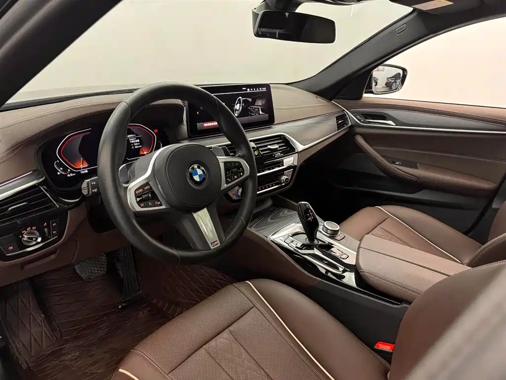 BMW 5 Series 2022 — фото 12