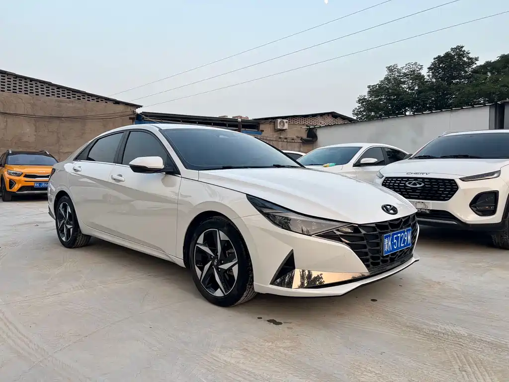 Hyundai Elantra 2022