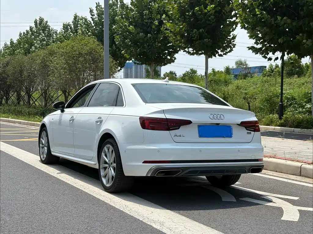 Audi A4L 2019