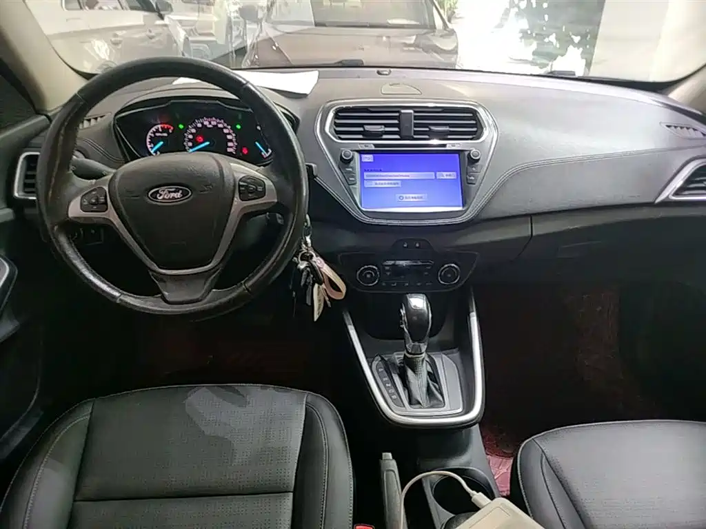 Ford Escort 2018 — фото 10