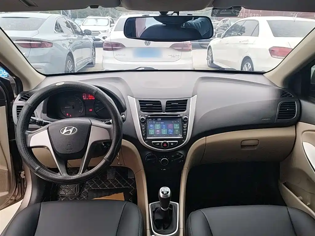 Hyundai Verna 2015 — фото 10