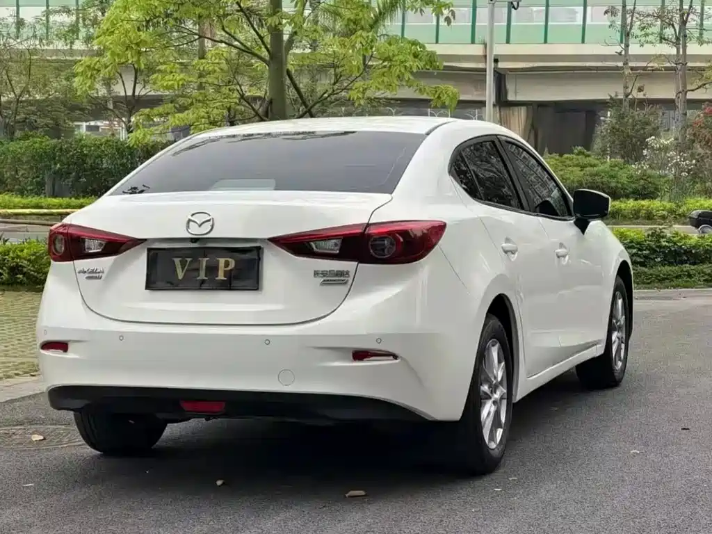 Mazda 3 Axela 2019 — фото 11