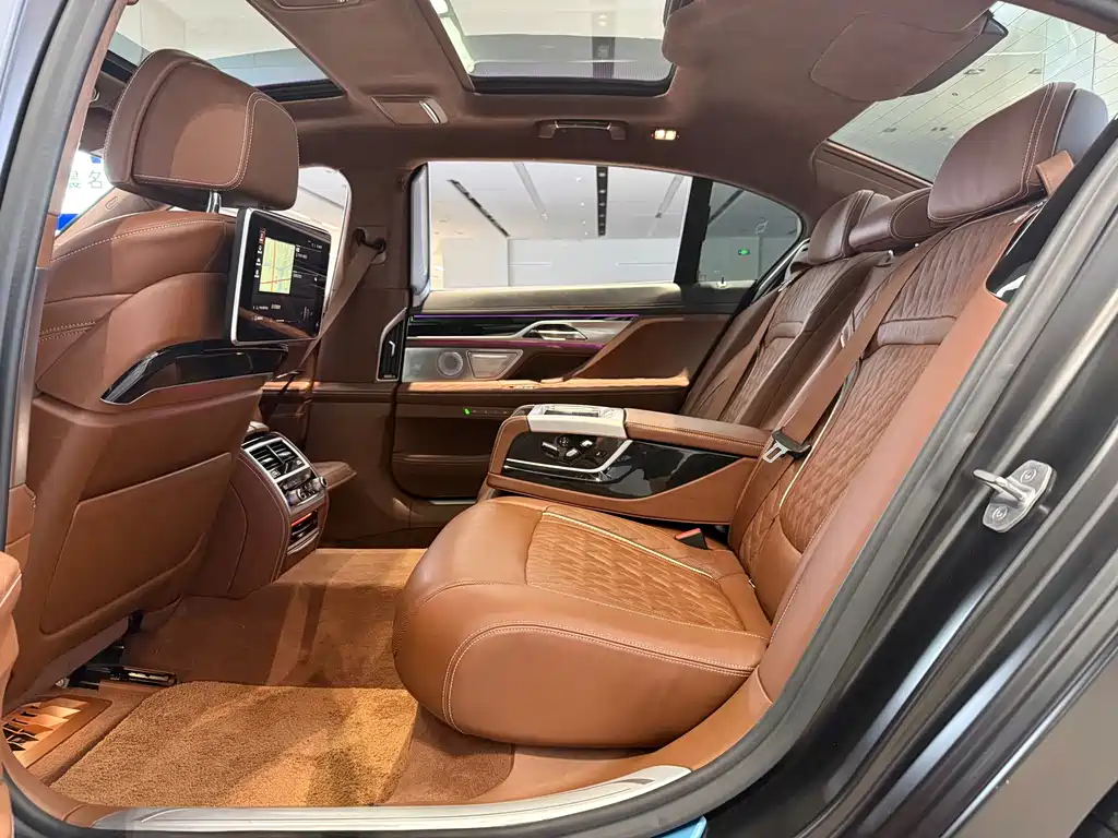 BMW 7 Series 2020 — фото 12
