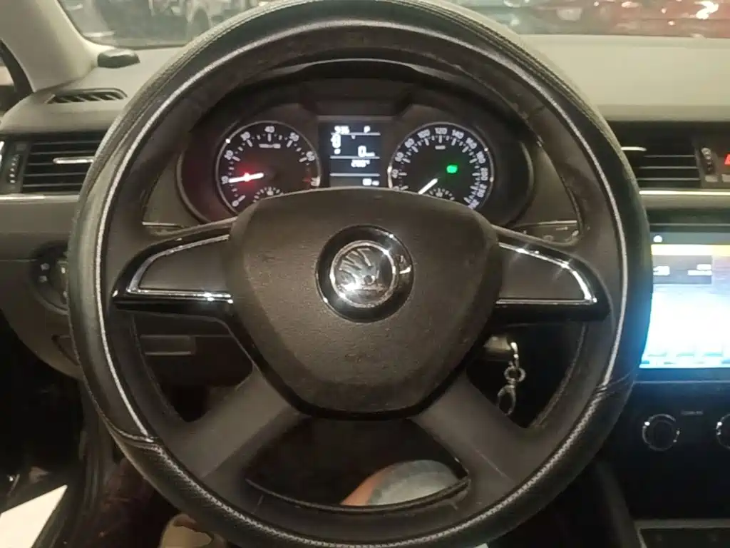 Skoda Octavia 2016 — фото 11
