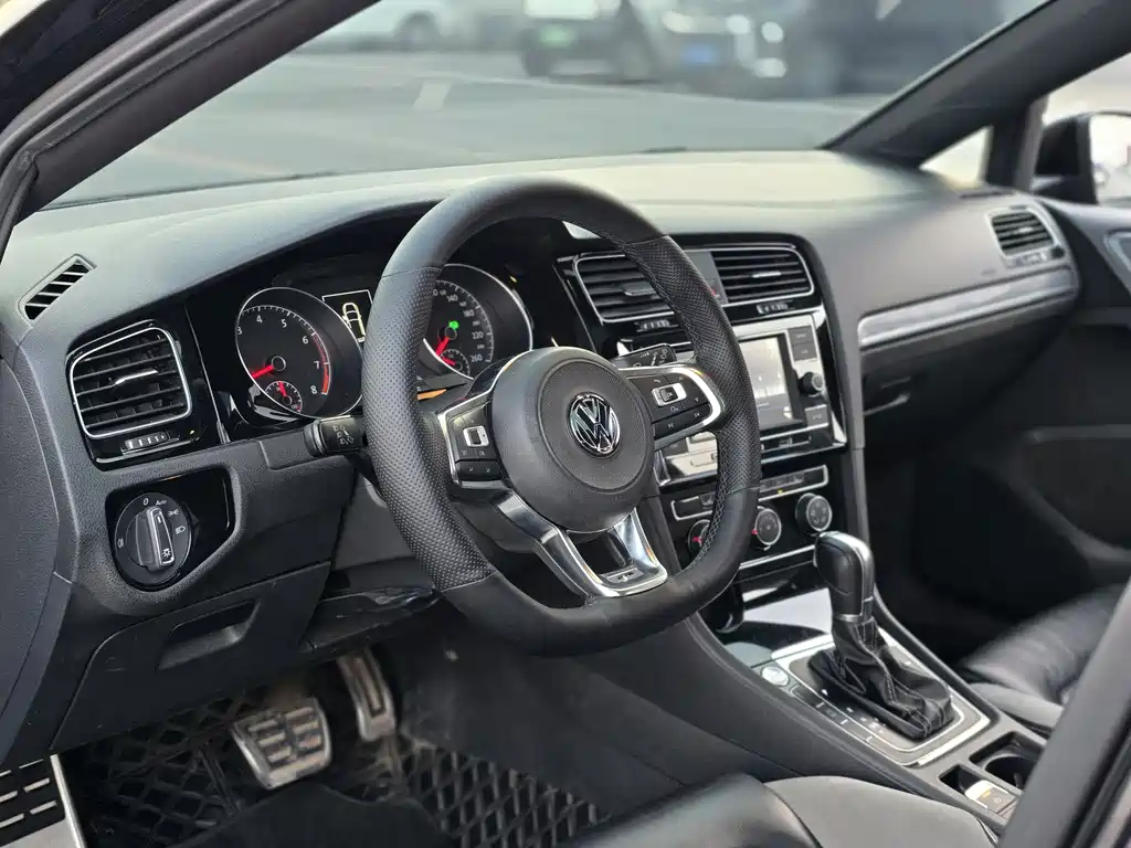 Volkswagen Golf 2018 — фото 15