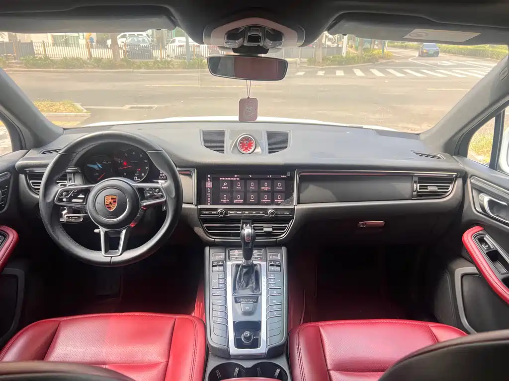 Porsche Macan 2019 — фото 12