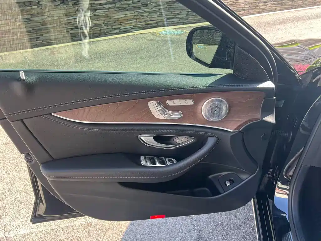 Mercedes-Benz E-Class 2019 — фото 15
