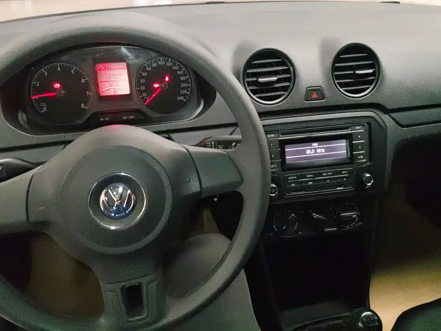 Volkswagen Jetta 2016 — фото 12