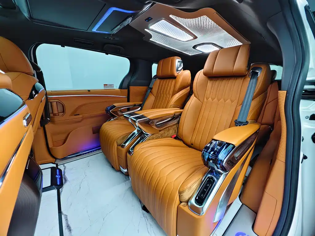 Toyota Granvia — фото 21