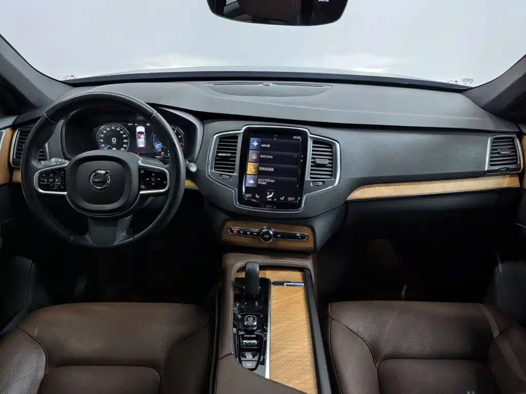 Volvo XC90 2021 — фото 8