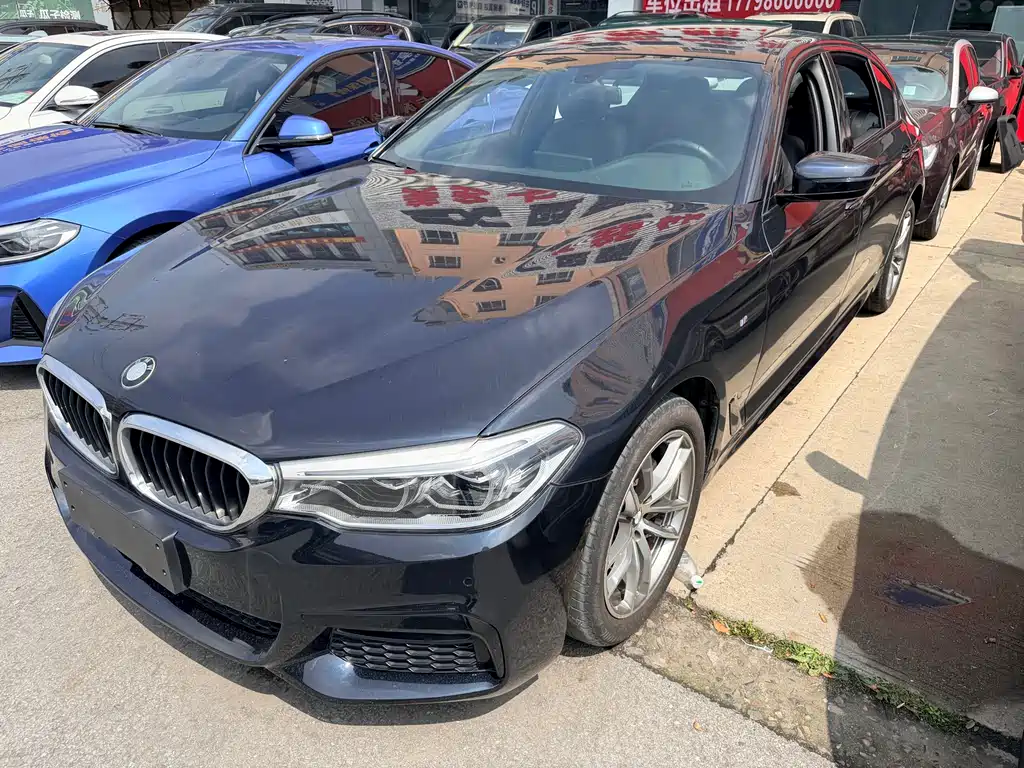BMW 5 Series 2018 — фото 1