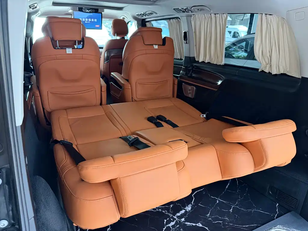 Mercedes-Benz V-Class 2023 — фото 10