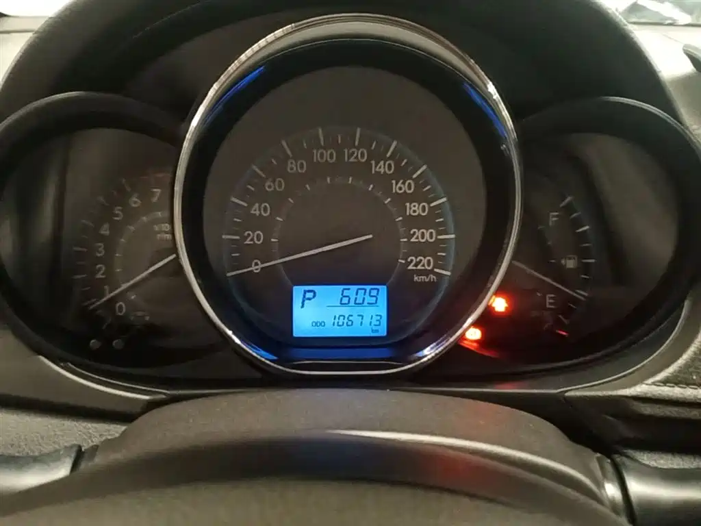 Toyota Vios 2015 — фото 12