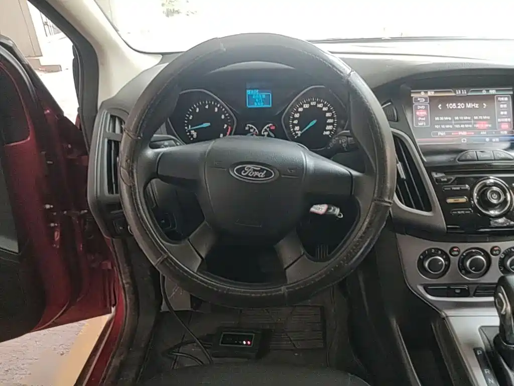 Ford Focus 2015 — фото 11