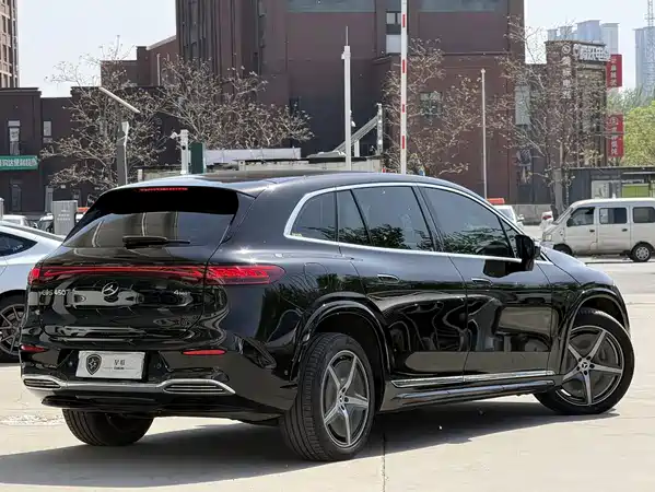 Mercedes-Benz EQS SUV 2023