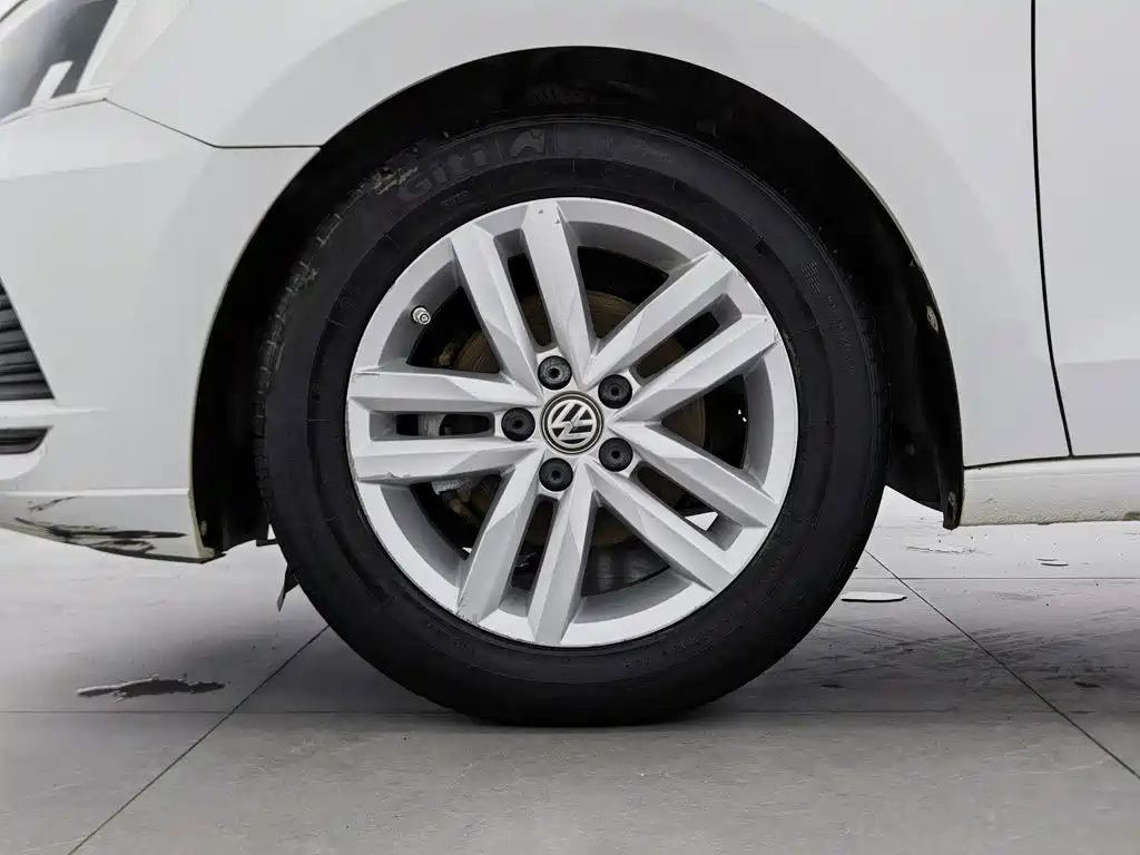 Volkswagen Jetta 2019 — фото 17