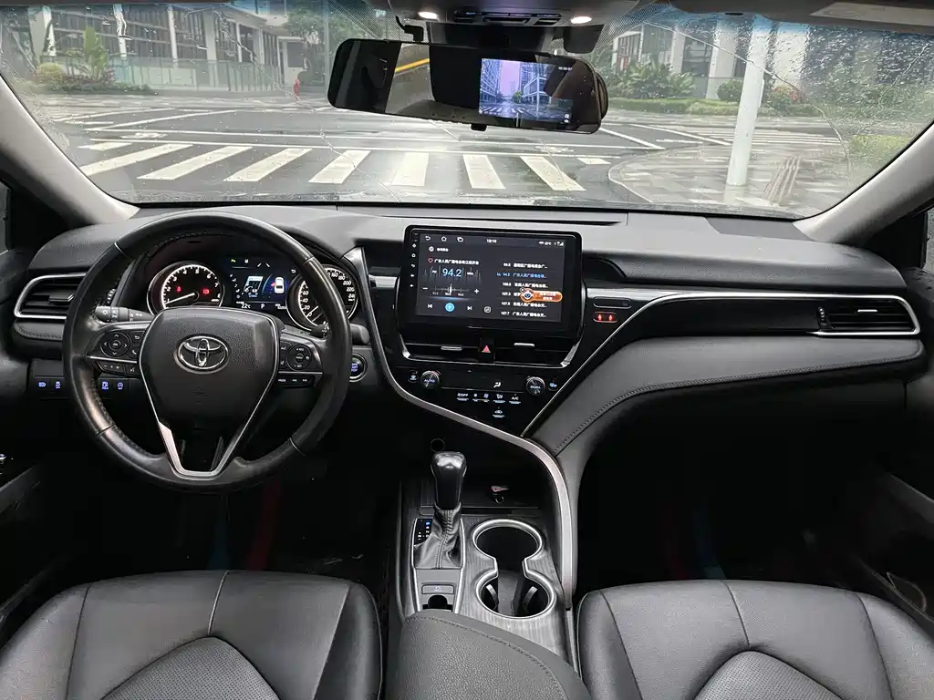 Toyota Camry 2021 — фото 7