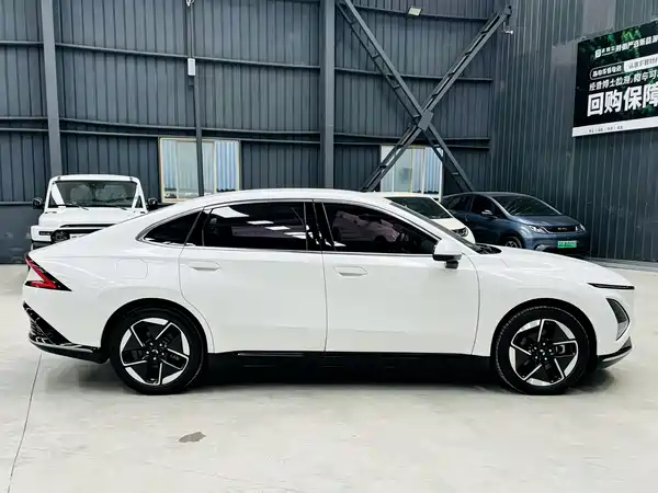 Wuling Starlight 2024