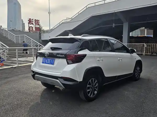 Toyota Yaris L 2023