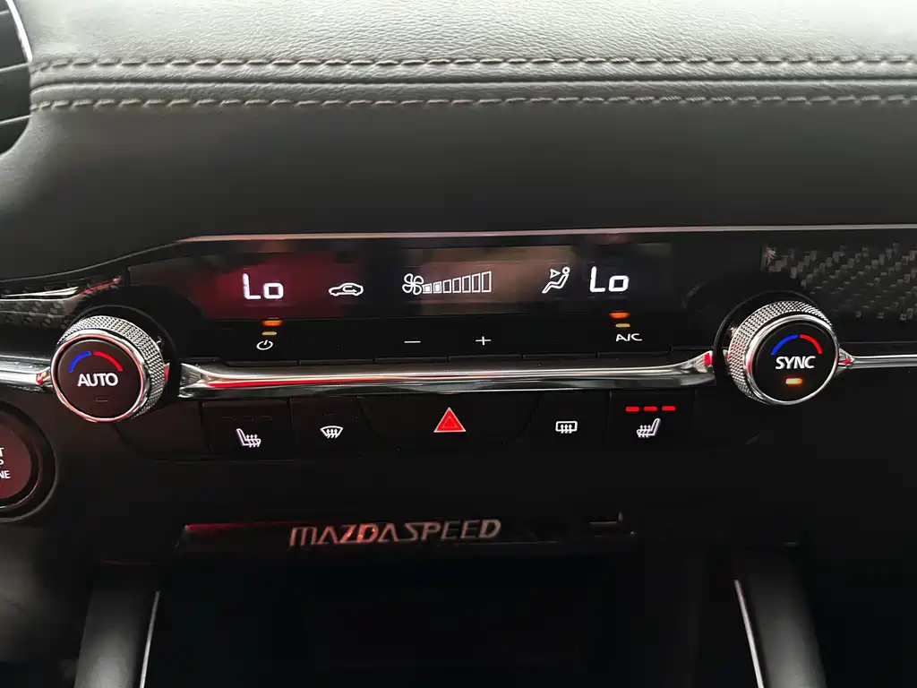 Mazda 3 Axela 2022 — фото 15