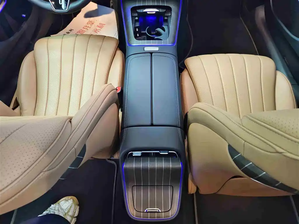 Mercedes-Benz E-Class 2024 — фото 15