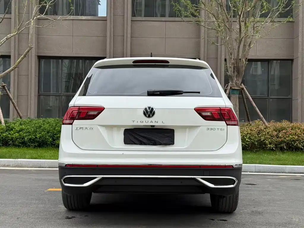 Volkswagen Tiguan L 2023 — фото 8