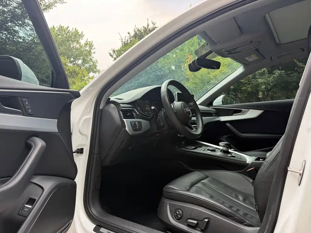 Audi A4L 2020
