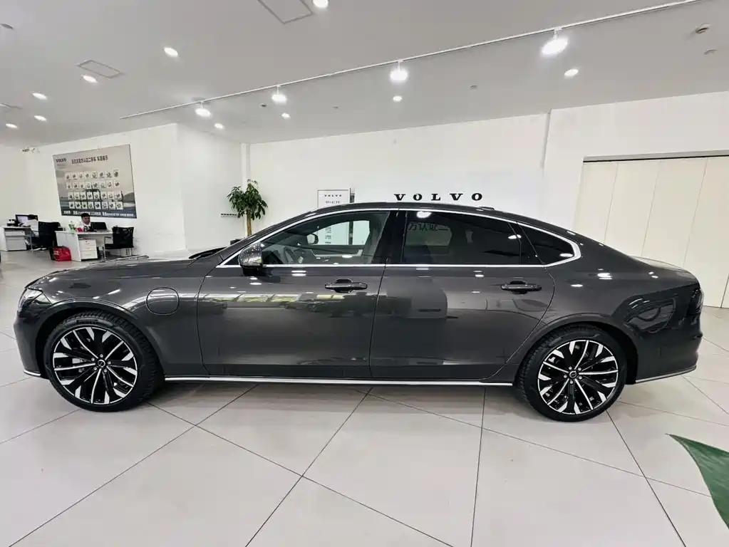 Volvo S90 Plug-In Hybrid 2026 — фото 15