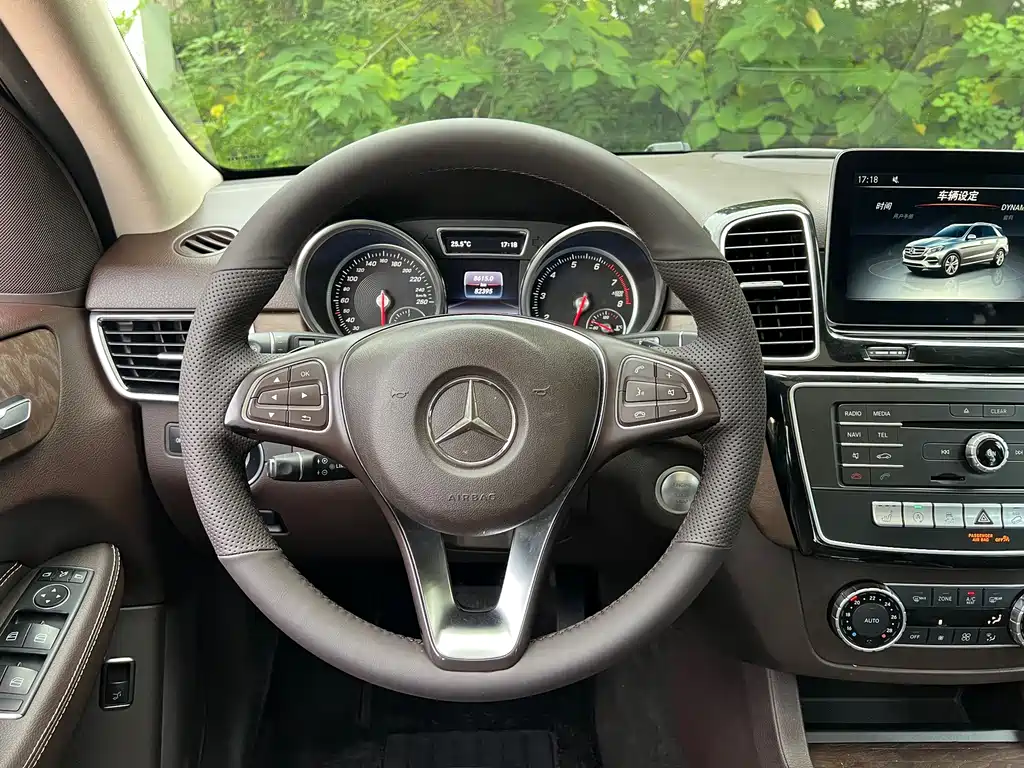 Mercedes-Benz GLE 2017 — фото 8