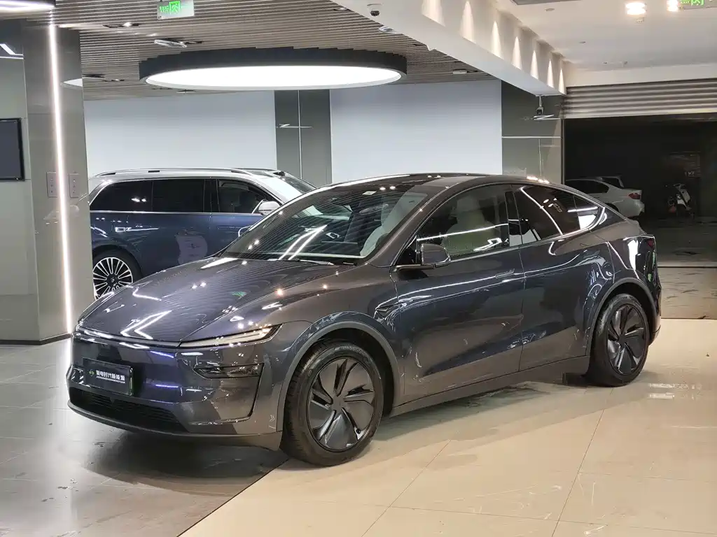 Tesla Model Y L 2025