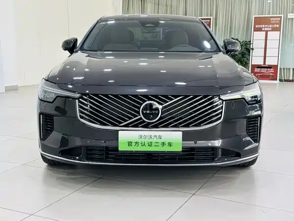 Volvo S90 Plug-In Hybrid 2026