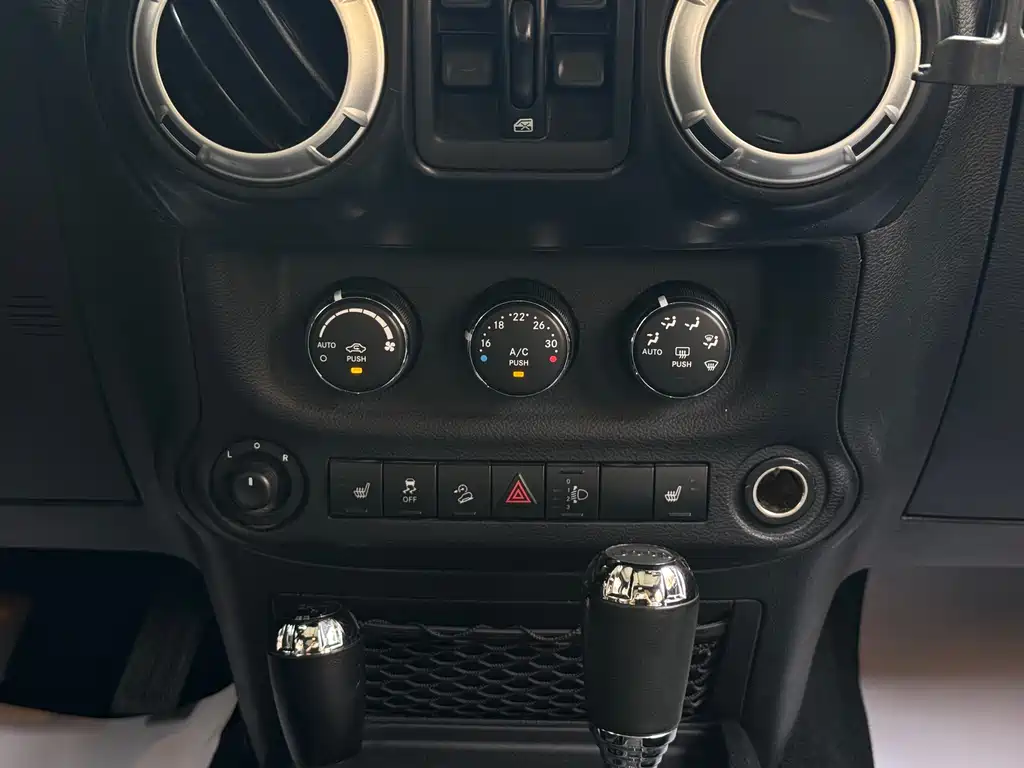 Jeep Wrangler 2014 — фото 17