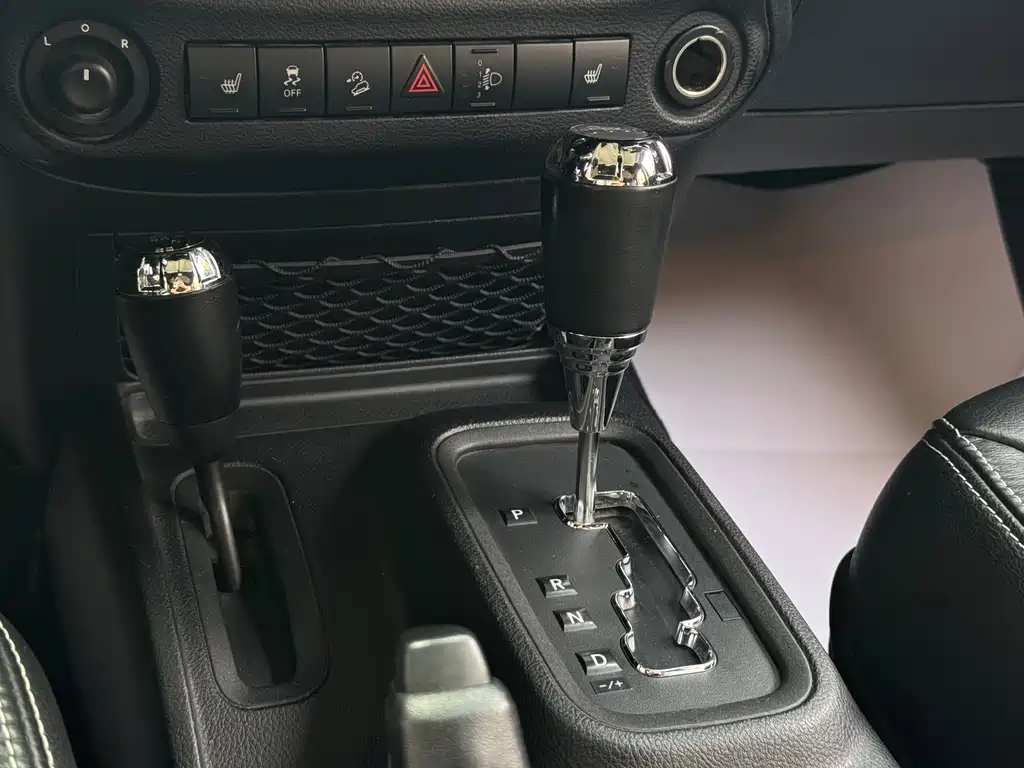 Jeep Wrangler 2014 — фото 18