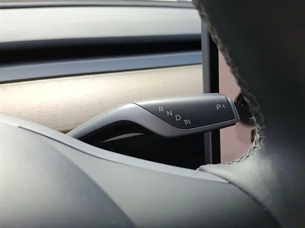 Tesla Model Y 2023 — фото 14