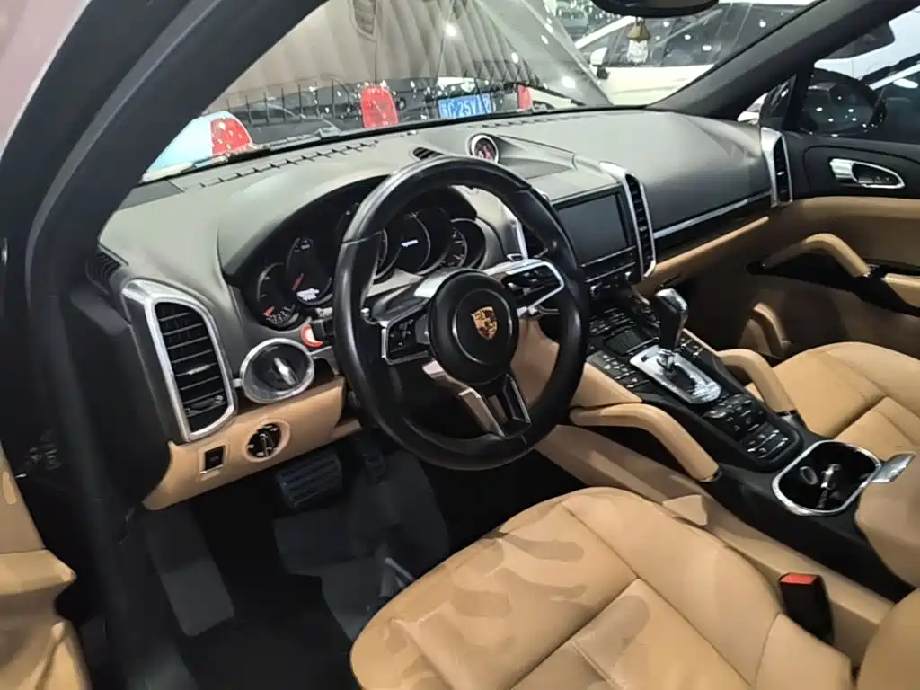 Porsche Cayenne 2015 — фото 11