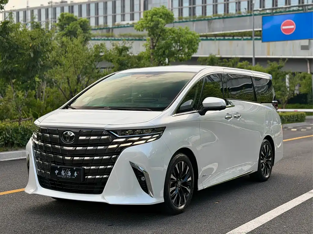 Toyota Alphard 2024 — фото 1