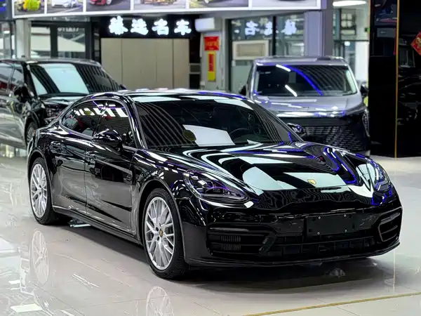 Porsche Panamera 2021