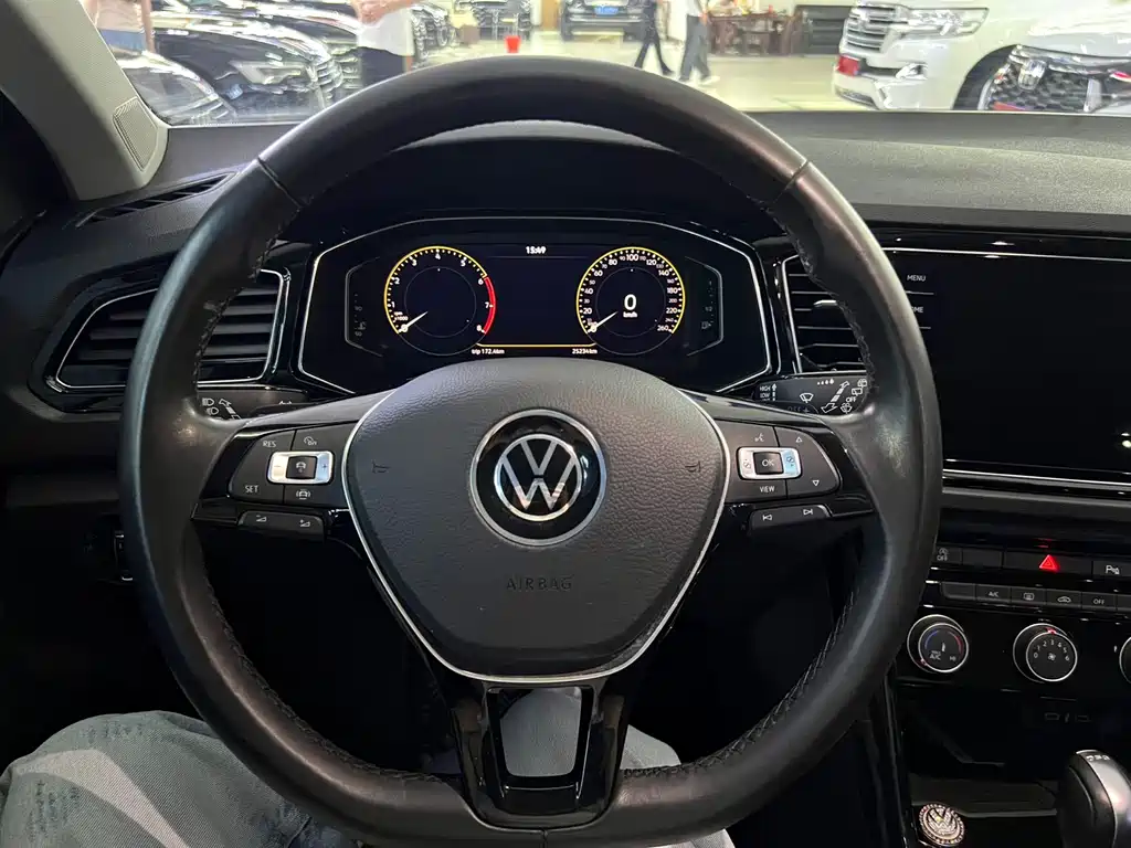 Volkswagen T-Roc 2022 — фото 13