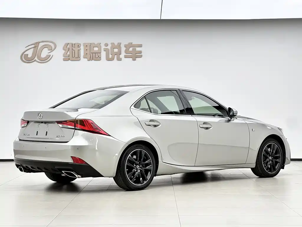 Lexus IS 2018 — фото 16