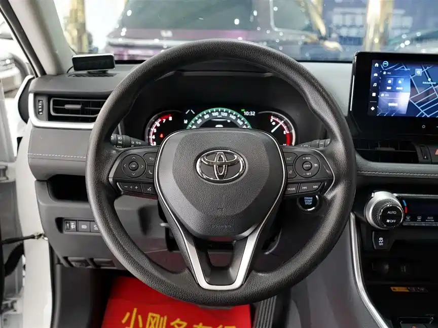 Toyota RAV4 2025 — фото 9