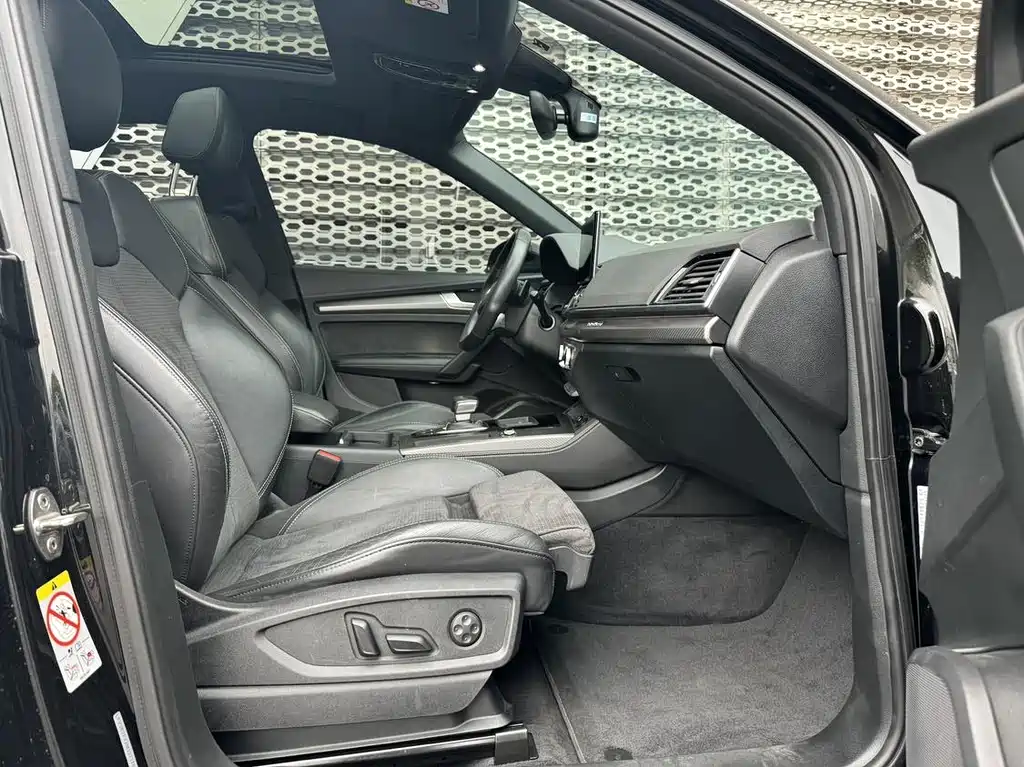Audi Q5L Sportback 2021 — фото 11