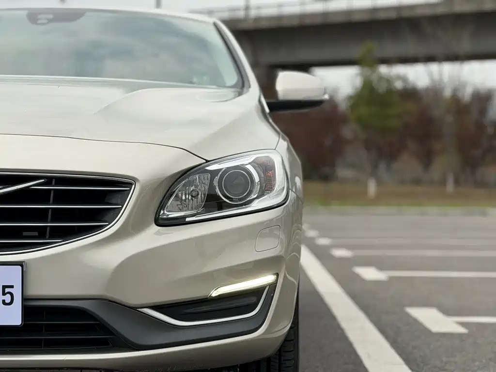 Volvo S60 2017 — фото 23