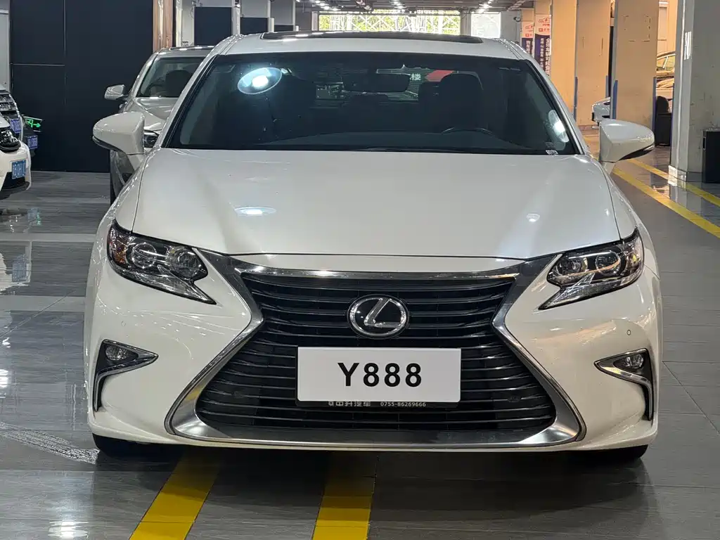 Lexus ES 2016 — фото 1