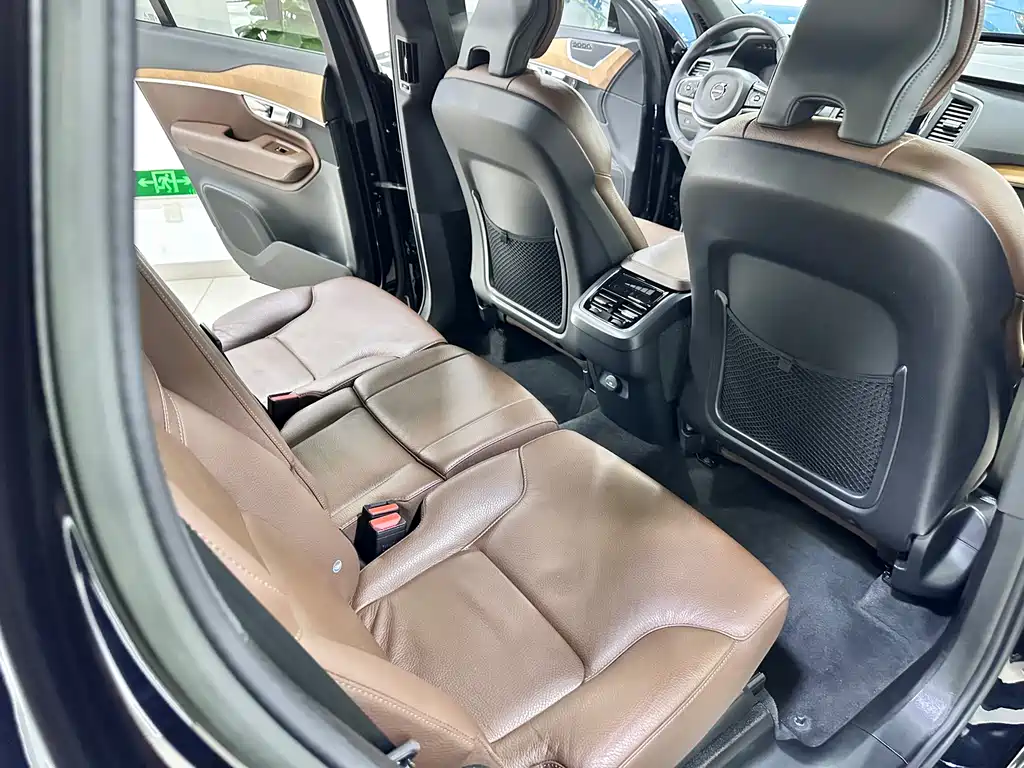 Volvo XC90 2023 — фото 17